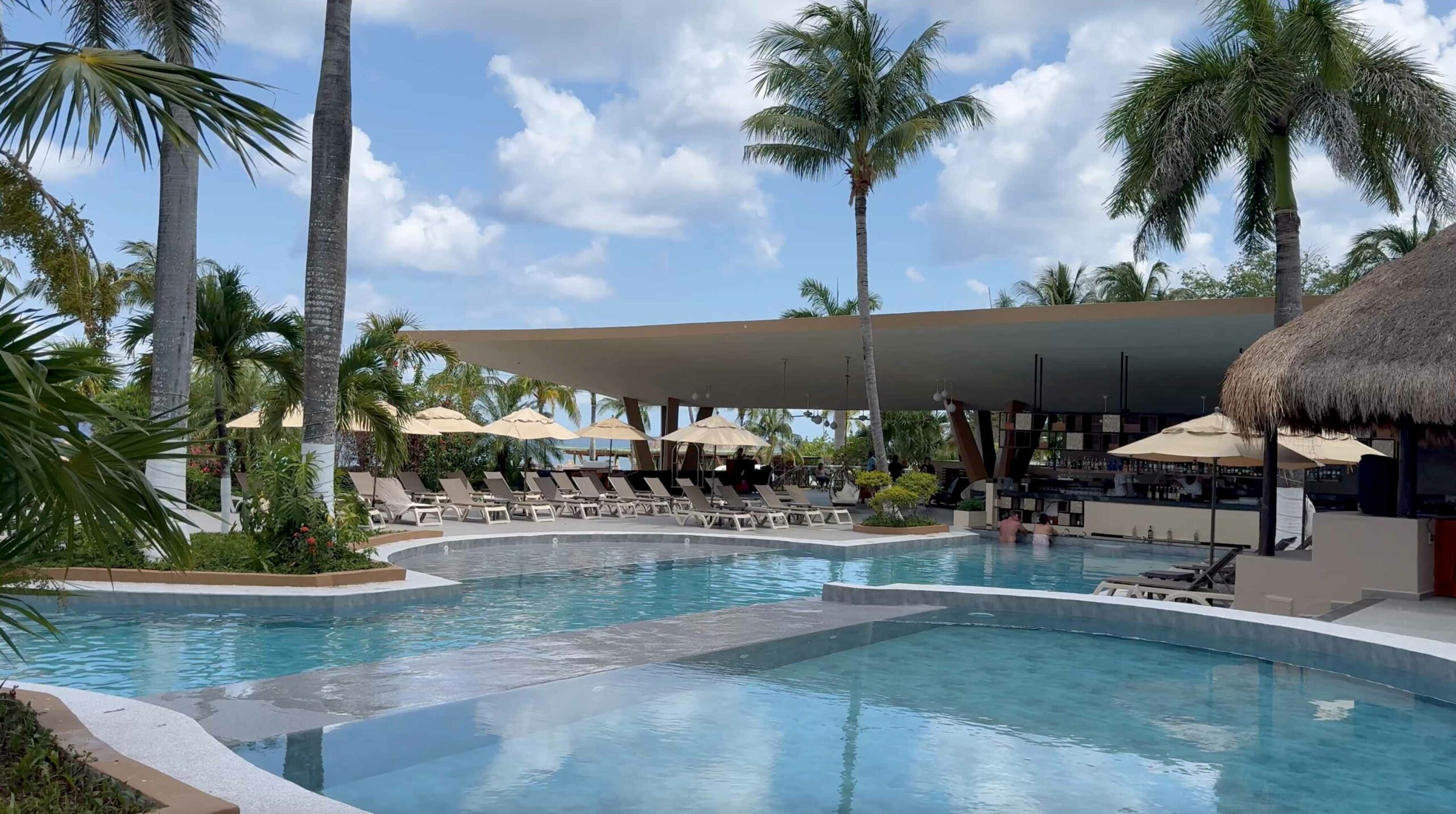Piscina del Hotel Fiesta Americana Cozumel de México, recientemente renovada.