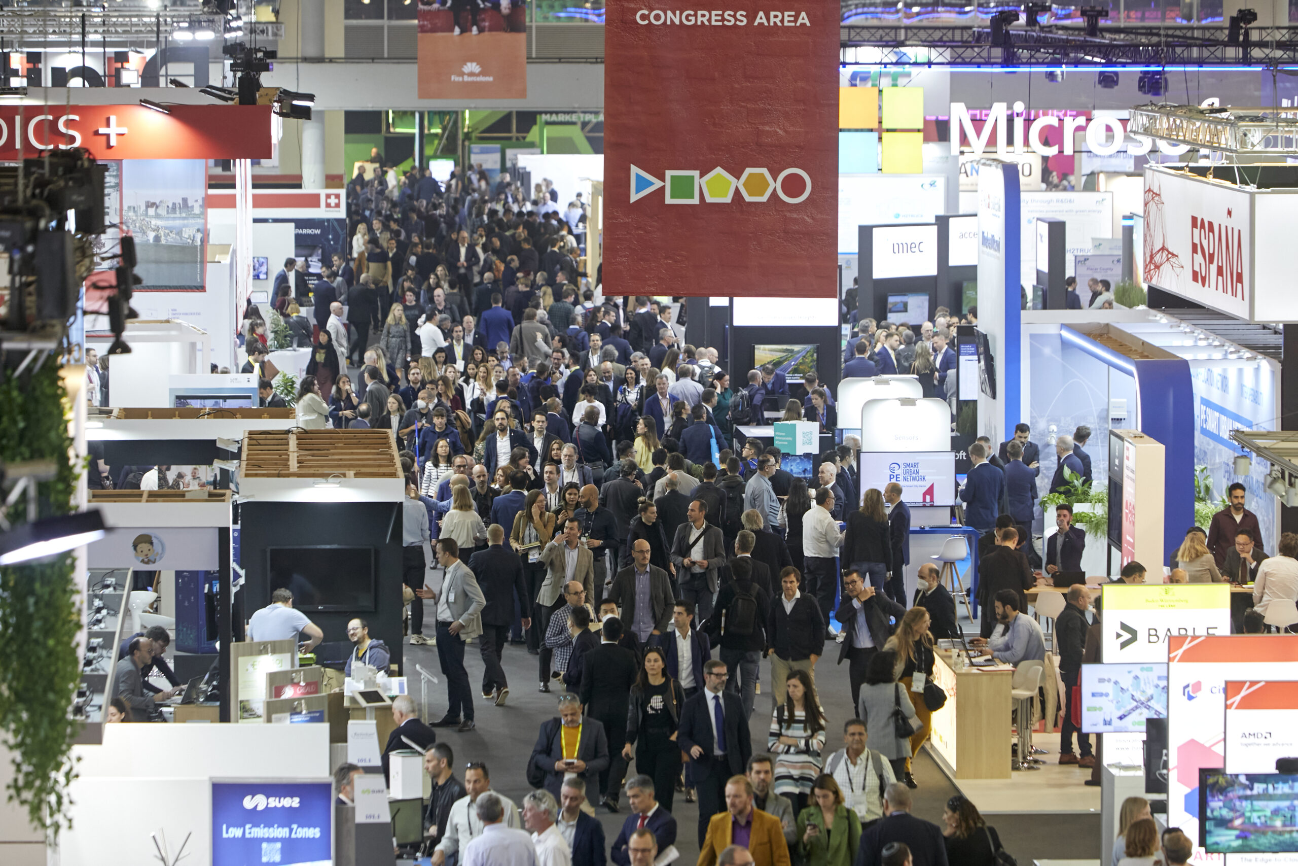 Crowded aisle in the exhibition area