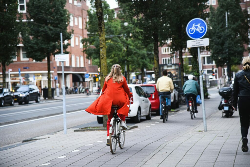 Nudging cities forward: The behavioural science shaping sustainable mobility