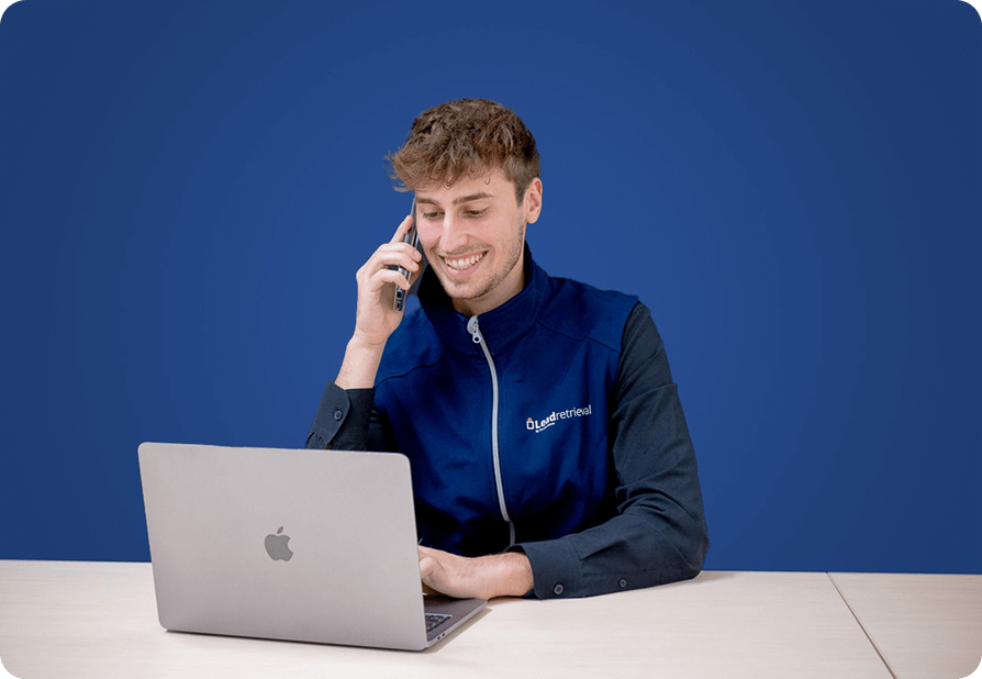 Staff of Lead retrieval at the phone